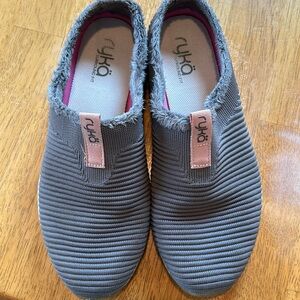 Eula Slipons